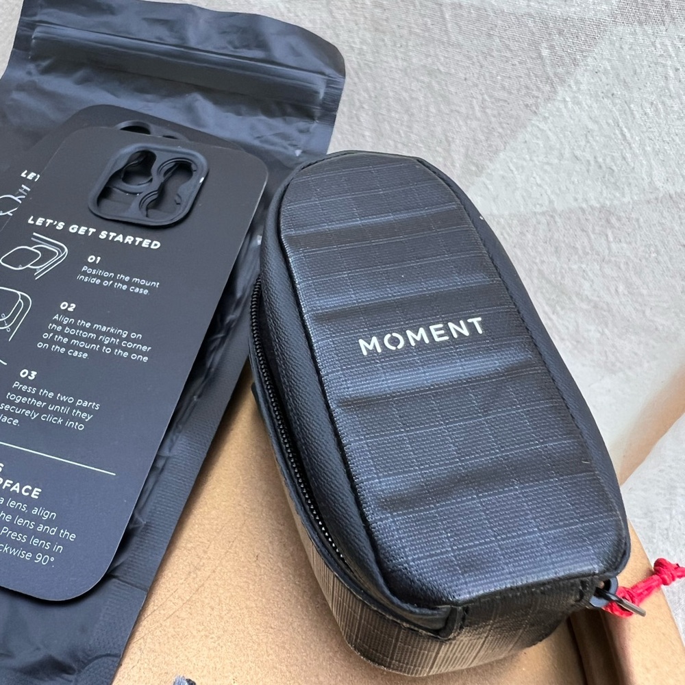 Moment Tele Lens 58mm M-Series with Dual Mobile Lens Travel Pouch - Picture 3 of 8